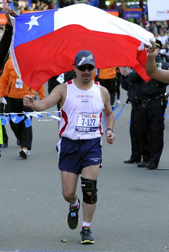 Maratona New York, minatore cileno Edison Pena taglia traguardo